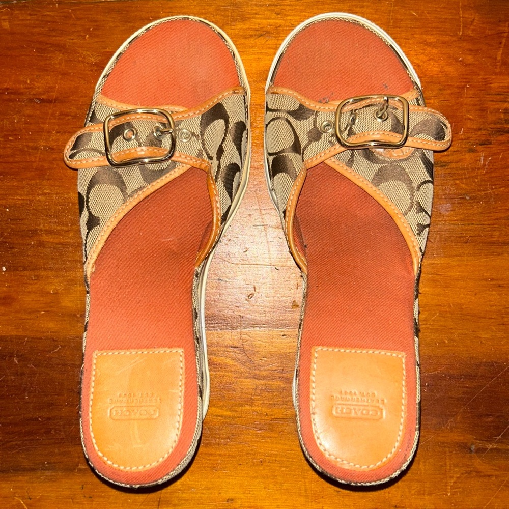 Vintage Coach Logo Wedge